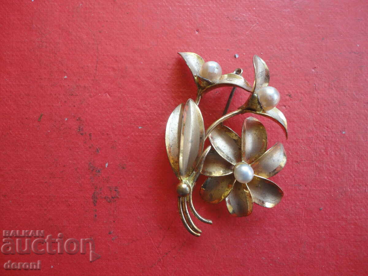 Auction  Antique gilded brooch with pearls