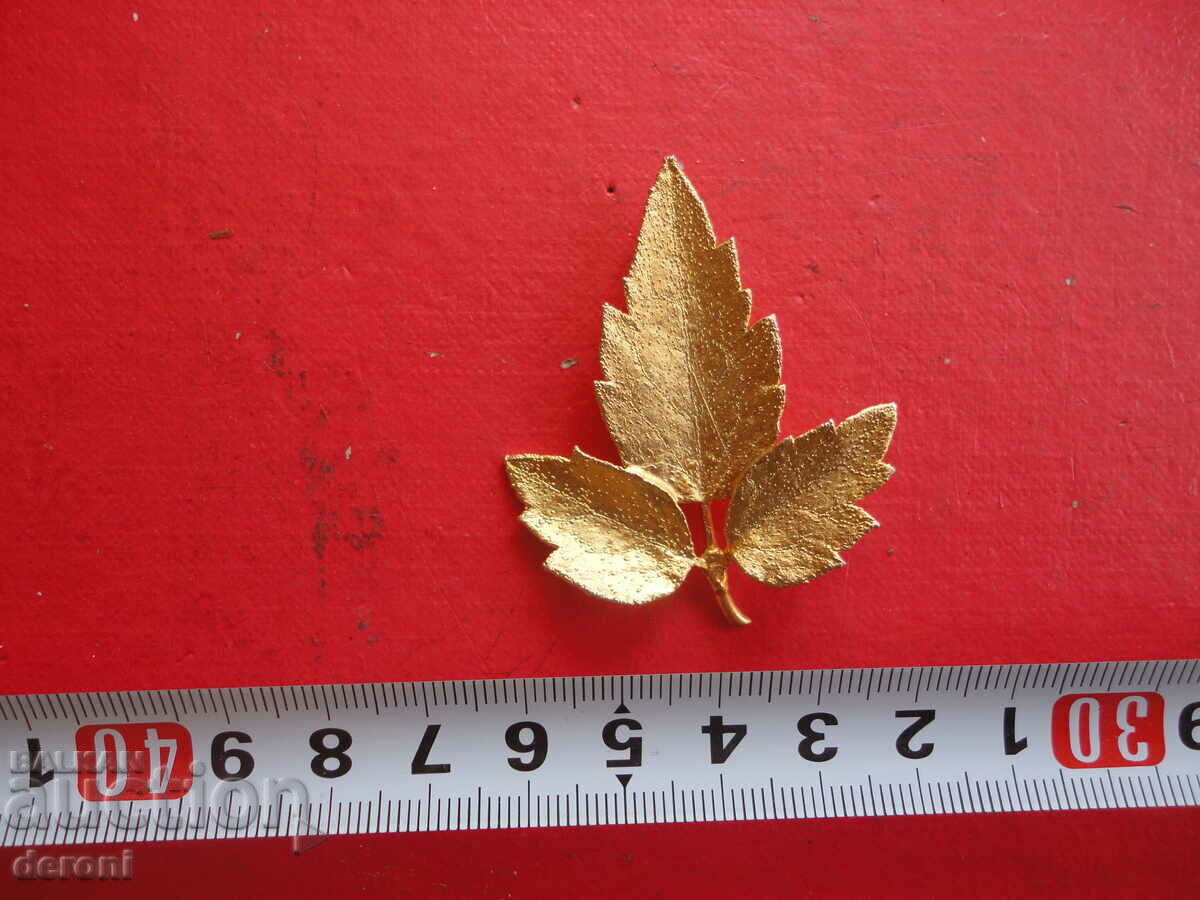 Amazing gilt leaf brooch with price 20.00 BGN | € 10.23