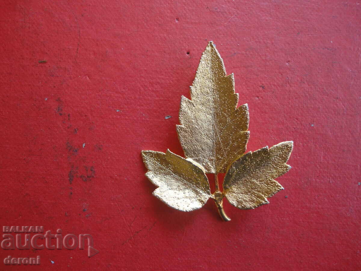 Auction  Amazing gilt leaf brooch