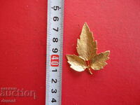 Amazing gilt leaf brooch