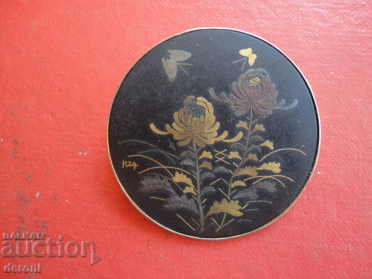 Delivery of Unique Japanese gold plated brooch signed Delivery of Unique Japanese gold plated brooch signed