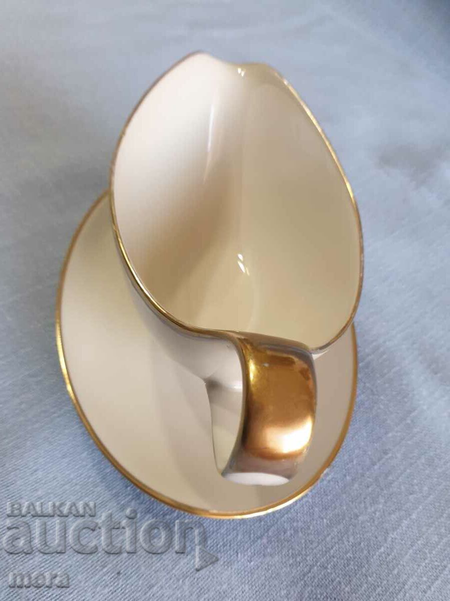 Farfurie de porțelan - 1950 cu preț 18.00 BGN | € 9.20 Farfurie de porțelan - 1950 cu preț 18.00 BGN | € 9.20