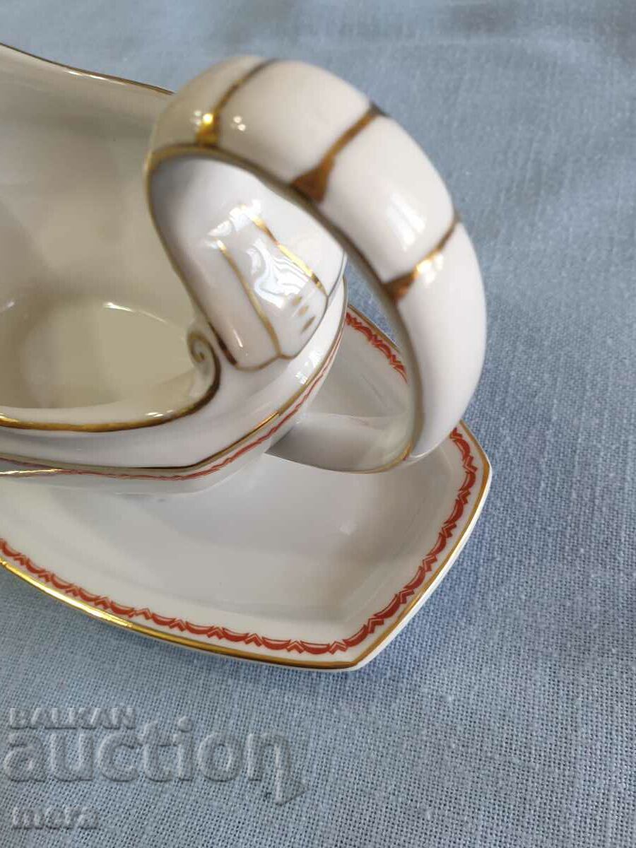 Auction Porcelain saucer - 1911-1930 Auction Porcelain saucer - 1911-1930