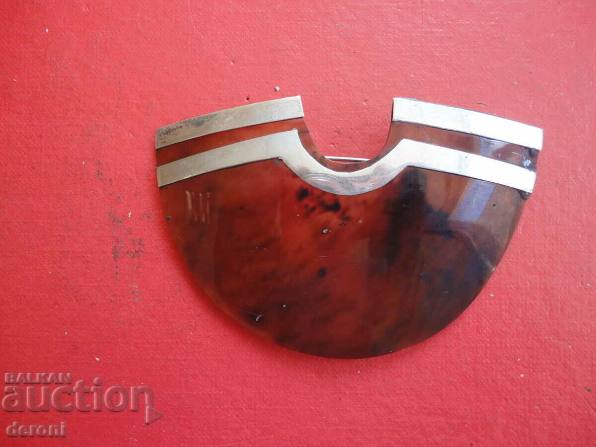 Auction Antique mother-of-pearl brooch 1 Auction Antique mother-of-pearl brooch 1