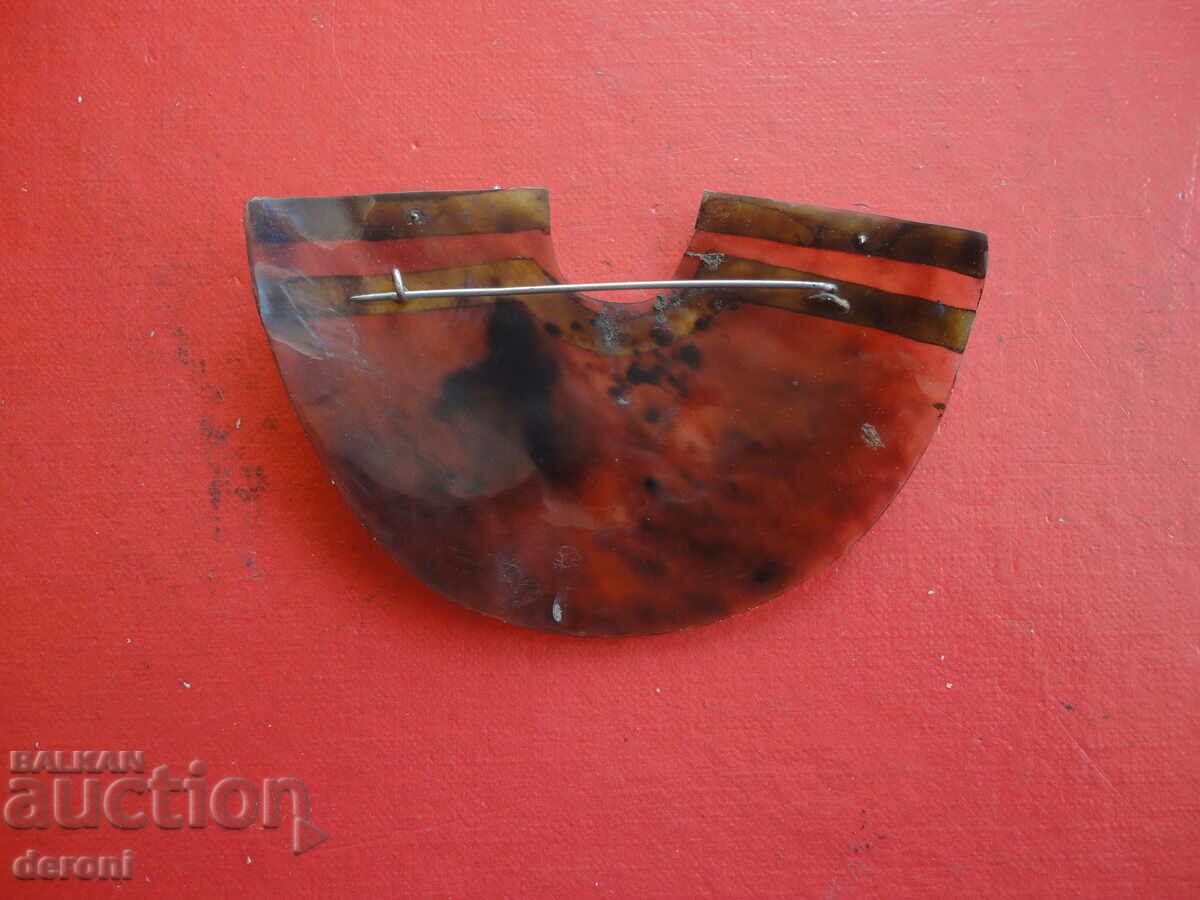 Delivery of Antique mother-of-pearl brooch 1 Delivery of Antique mother-of-pearl brooch 1