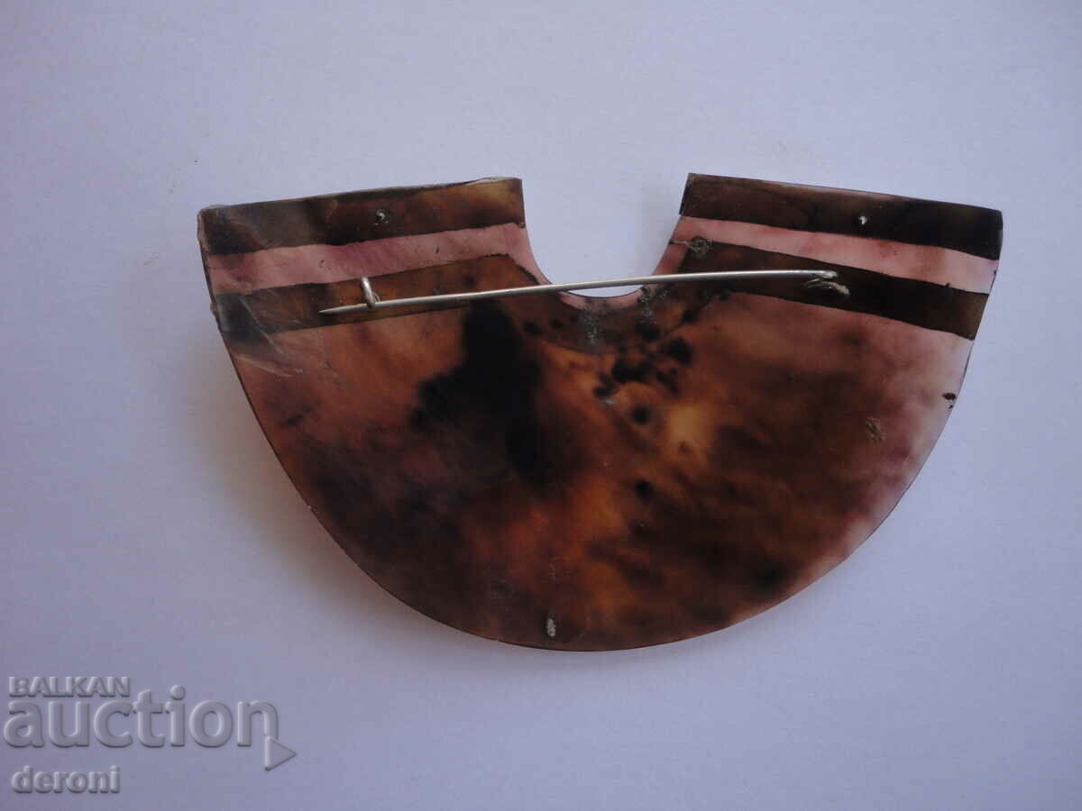 Antique mother-of-pearl brooch 1 - 6 Antique mother-of-pearl brooch 1 - 6