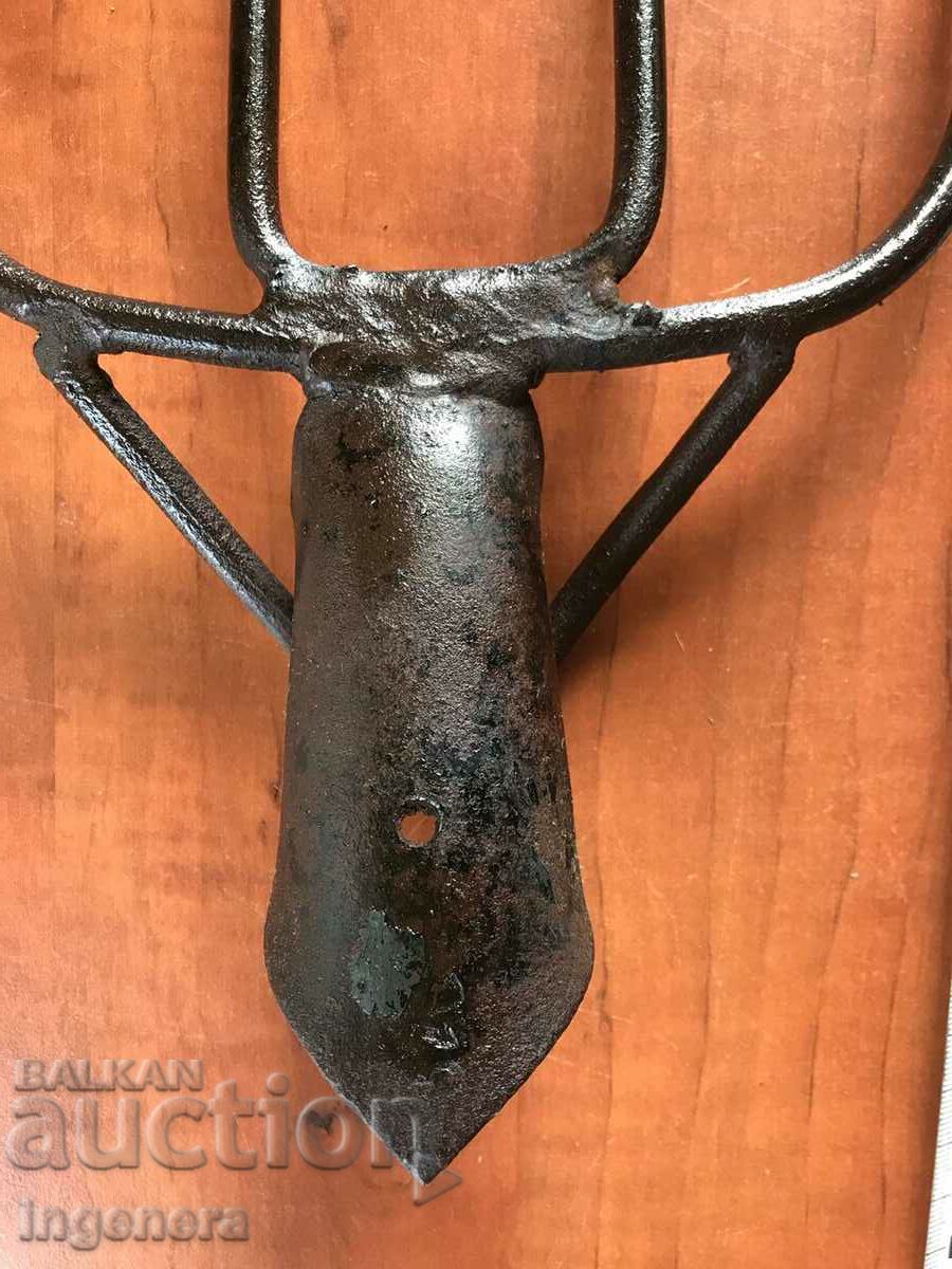 Auction COTTAGE METAL AGRICULTURAL TOOL Auction COTTAGE METAL AGRICULTURAL TOOL