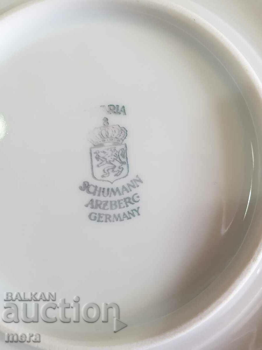 Delivery of Porcelain saucer 1960-1970 year Delivery of Porcelain saucer 1960-1970 year
