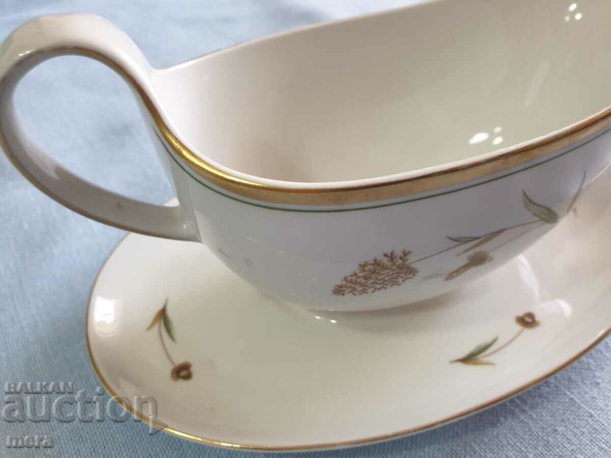 Delivery of Kahla porcelain saucer Delivery of Kahla porcelain saucer