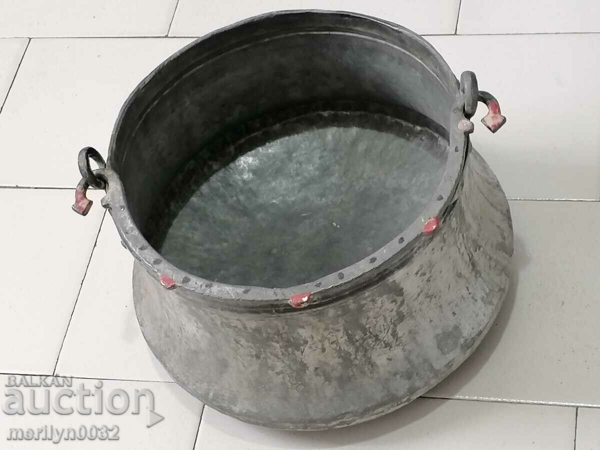 Παλιό καζάνι χάλκινο σκάφος χάλκινη απειλή με τιμή 93.00 BGN | € 47.55 Παλιό καζάνι χάλκινο σκάφος χάλκινη απειλή με τιμή 93.00 BGN | € 47.55
