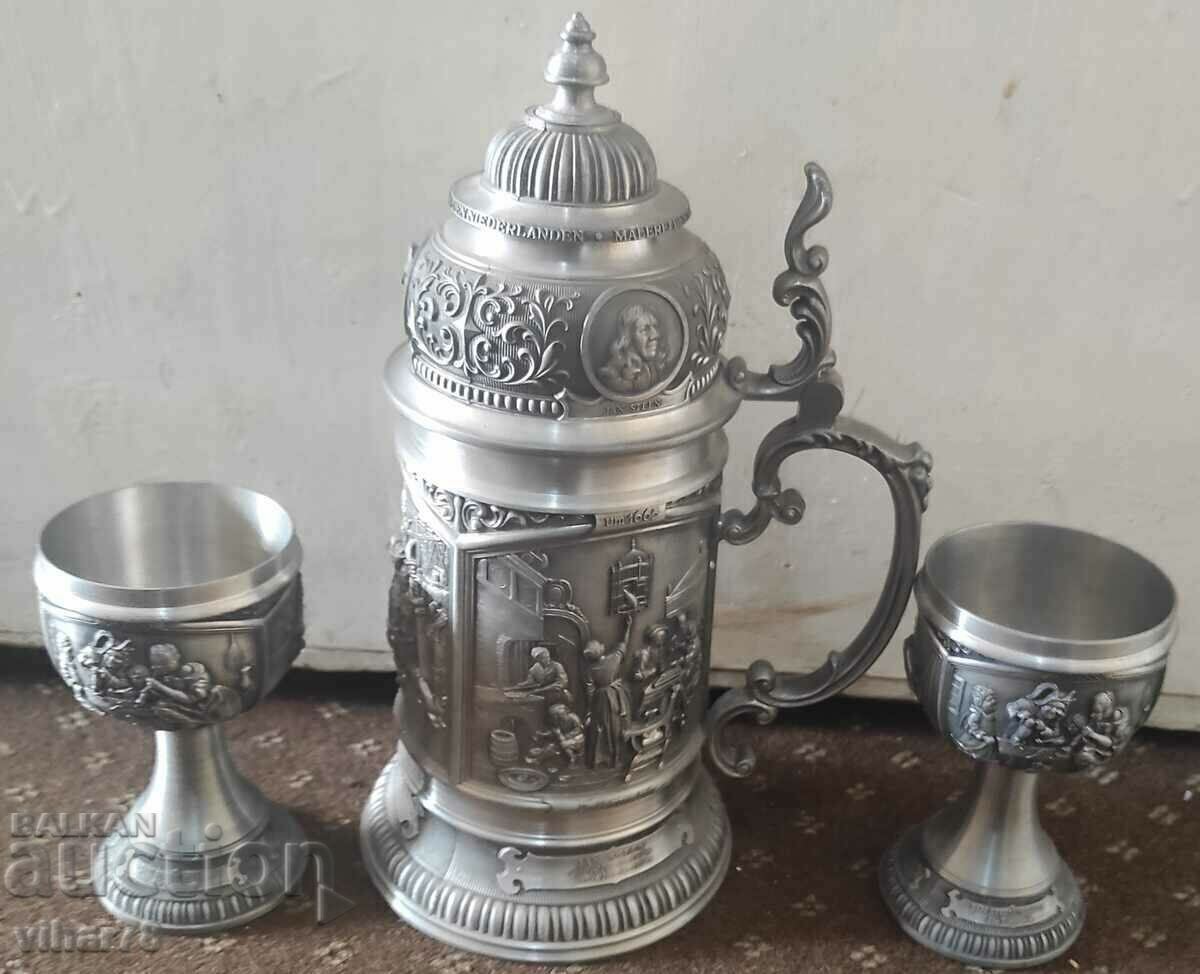 Livrarea Urcior cu două pahare Livrarea Urcior cu două pahare