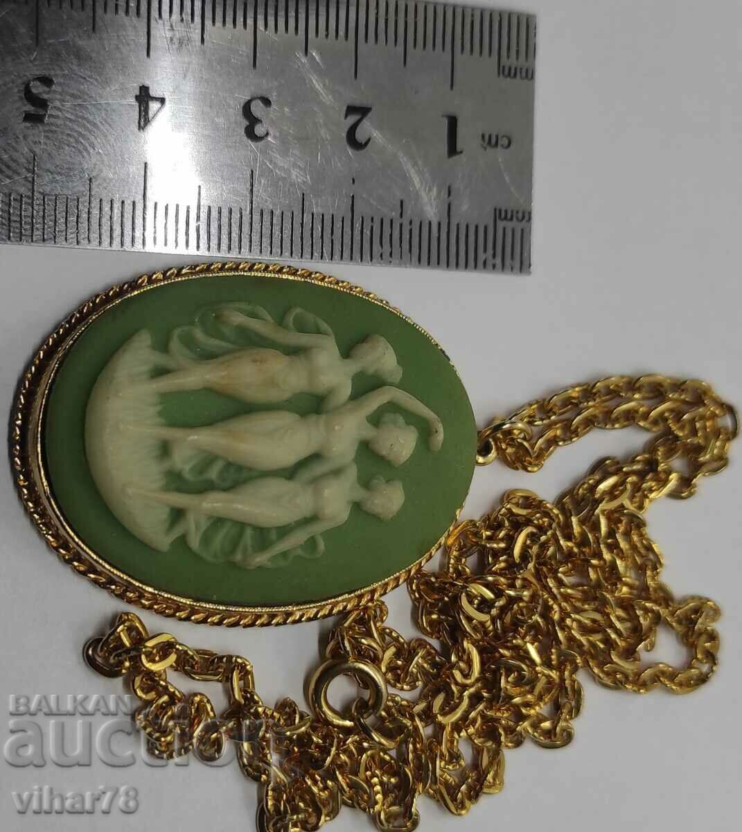 Old locket with price 54.99 BGN | € 28.12 Old locket with price 54.99 BGN | € 28.12