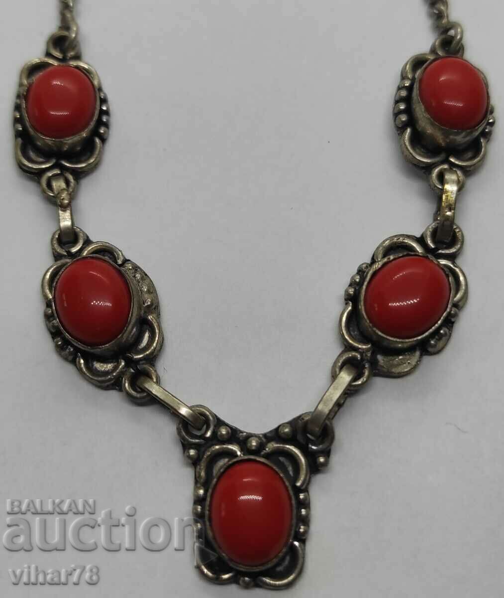 Delivery of An old necklace Delivery of An old necklace