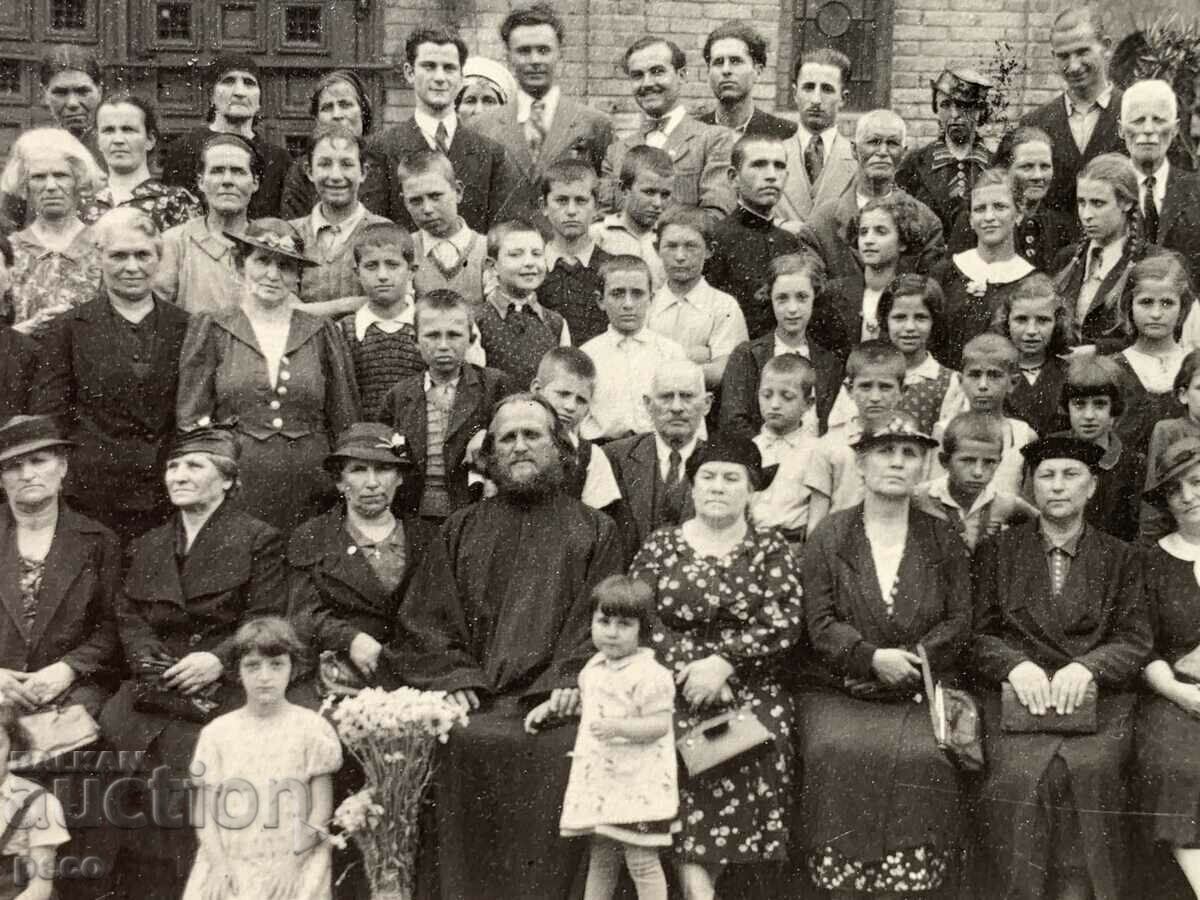 София 1938 г. Трапезария при църквата Св.Параскева Свещеник с цена 50.00 лв. | € 25.56 София 1938 г. Трапезария при църквата Св.Параскева Свещеник с цена 50.00 лв. | € 25.56