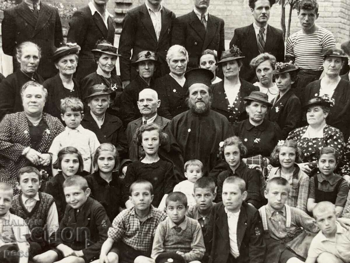 Delivery of Sofia 1939. Dining room at the church of St. Paraskeva Priest