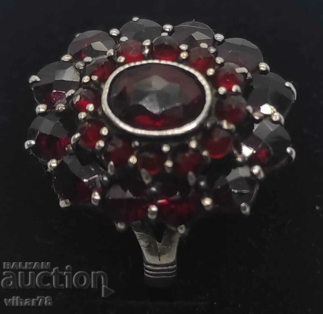 Auction OLD WOMEN'S SILVER GARNET RING Auction OLD WOMEN'S SILVER GARNET RING