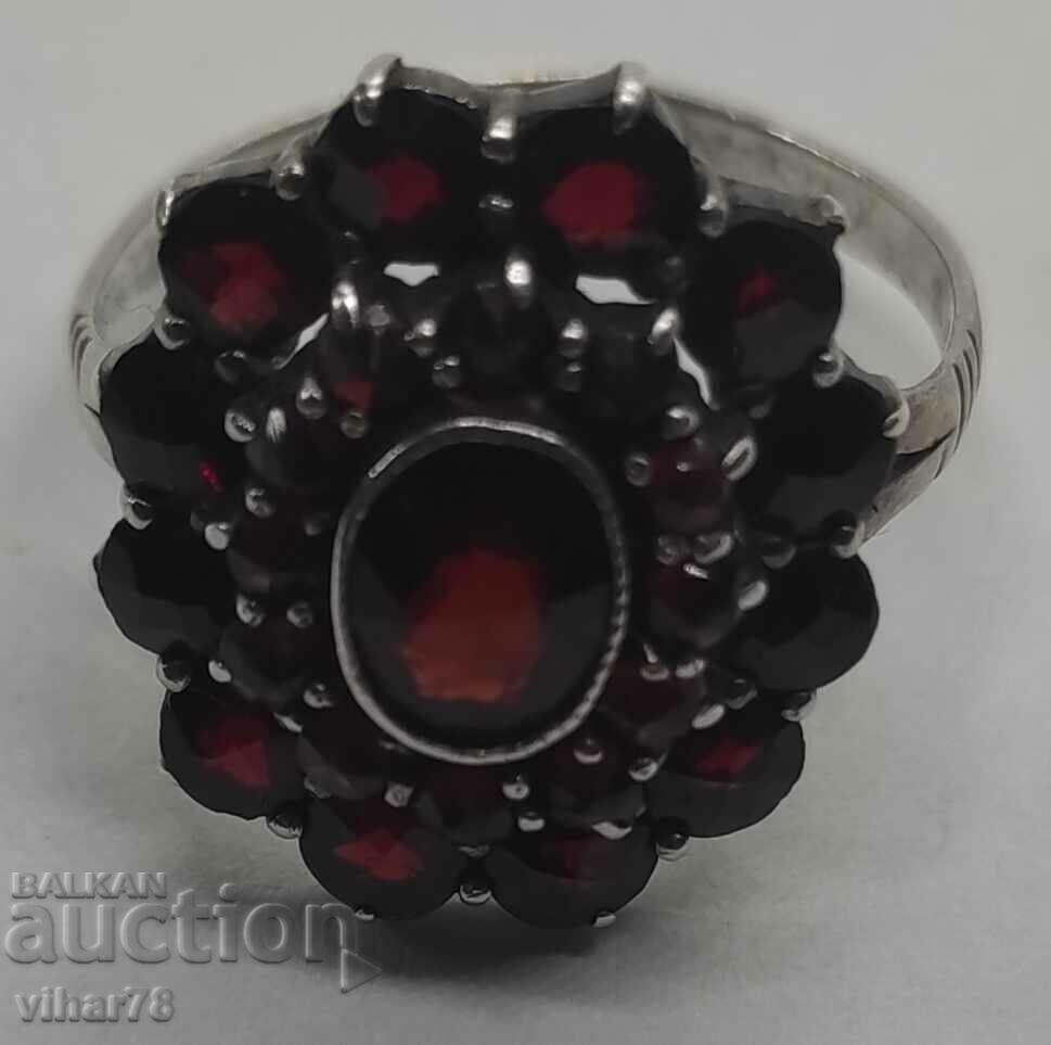 OLD WOMEN'S SILVER GARNET RING - 5 OLD WOMEN'S SILVER GARNET RING - 5