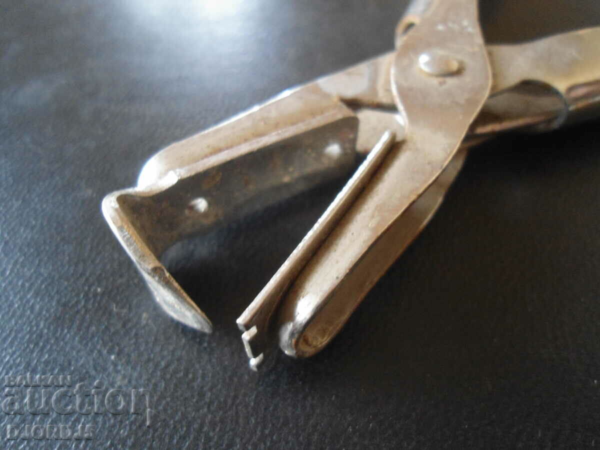 Old specialized ESSELTE pliers with price 4.00 BGN | € 2.05