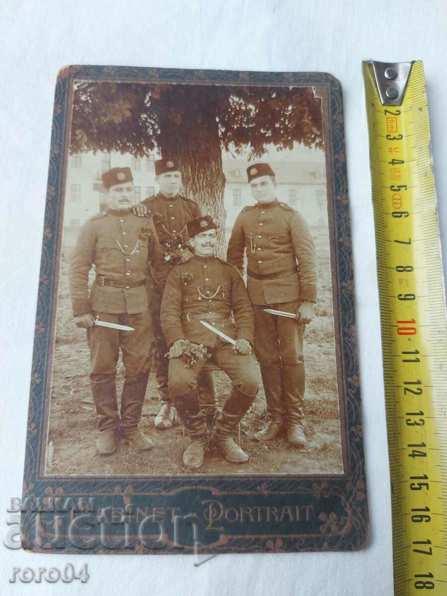 СТАРА ВОЕННА ФОТОГРАФИЯ - КАРТОН с цена € 20.99 | 41.05 лв.