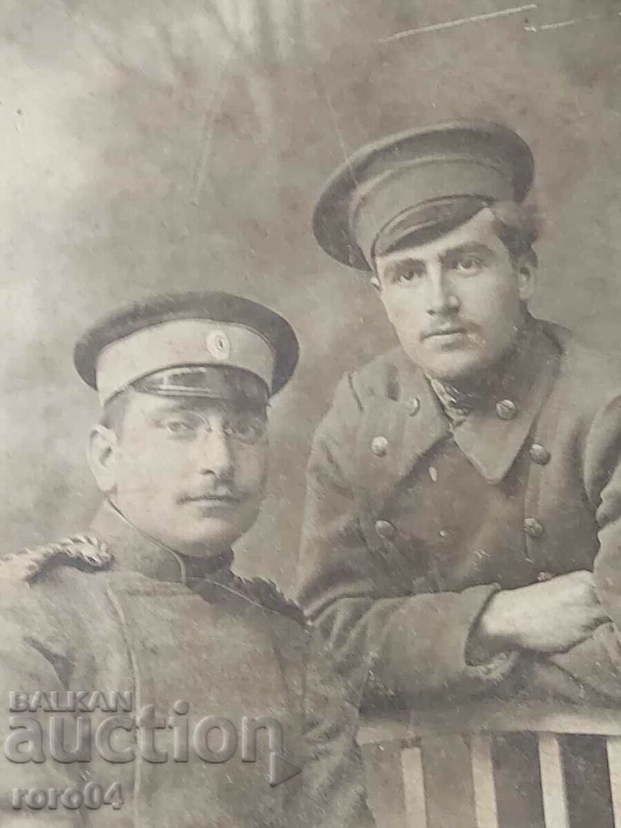 Delivery of OLD MILITARY PHOTOGRAPHY - CARDBOARD