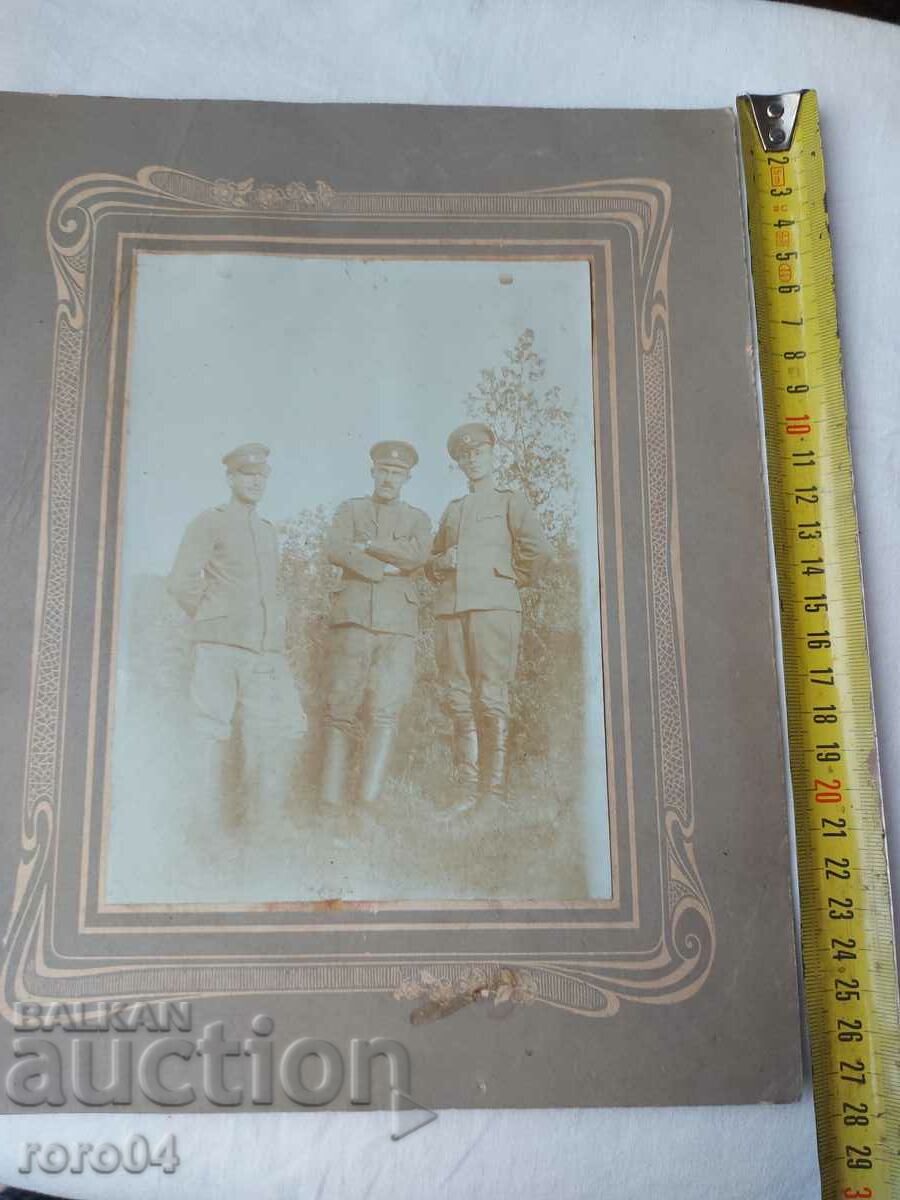 FOTOGRAFIE MILITARĂ VECHE – CARTON cu preț 36.00 BGN | € 18.41 FOTOGRAFIE MILITARĂ VECHE – CARTON cu preț 36.00 BGN | € 18.41