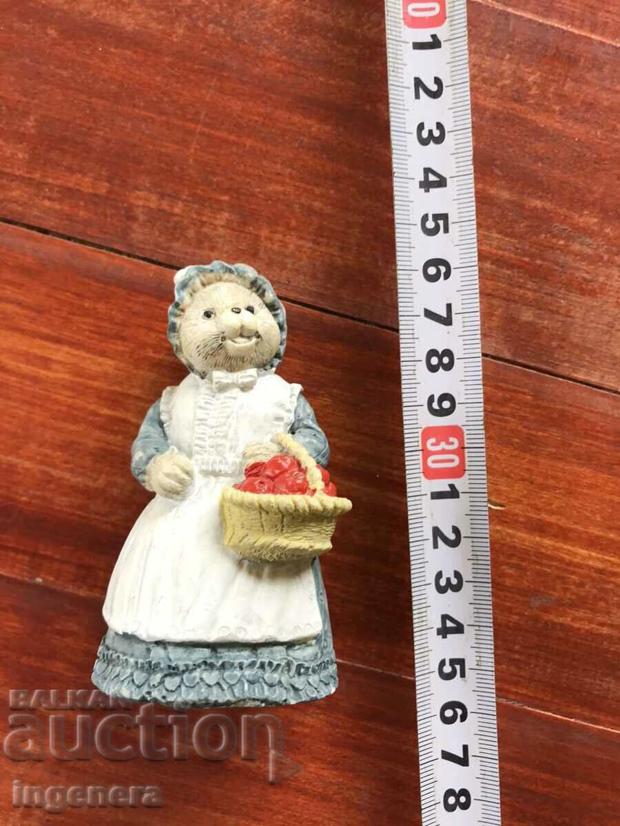 Auction PORCELAIN FIGURE STATUE Auction PORCELAIN FIGURE STATUE