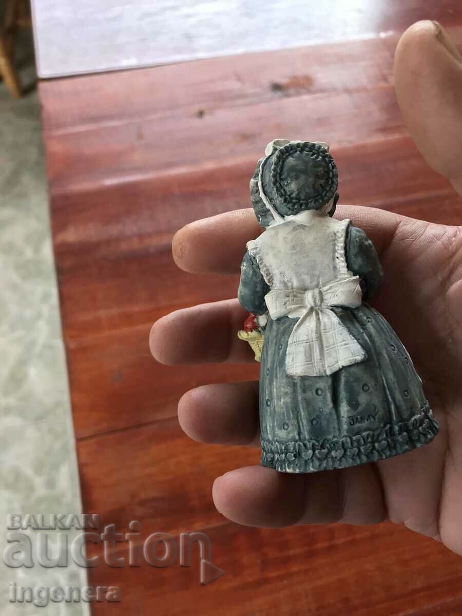 PORCELAIN FIGURE STATUE - 5 PORCELAIN FIGURE STATUE - 5