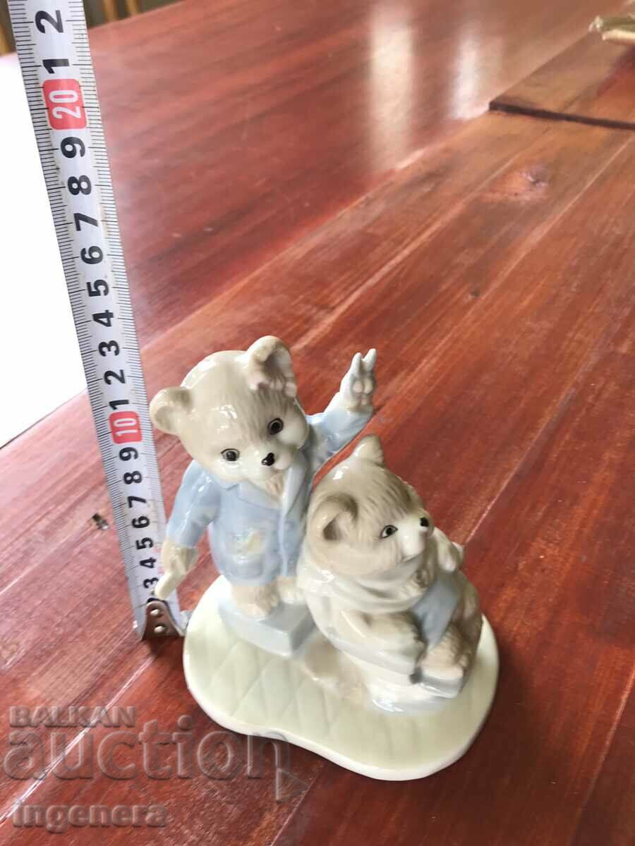 Auction PORCELAIN FIGURE STATUE Auction PORCELAIN FIGURE STATUE