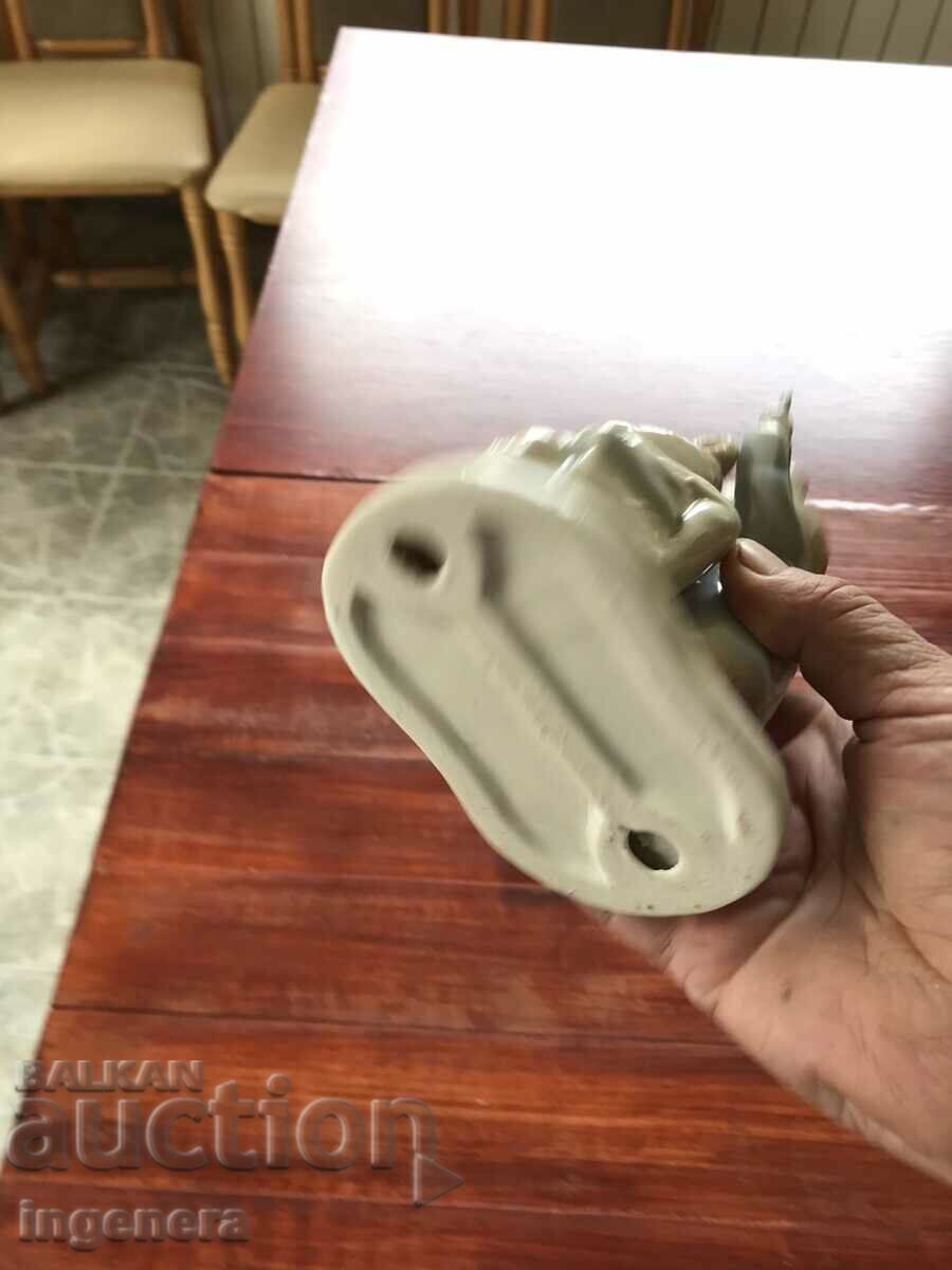 PORCELAIN FIGURE STATUE - 7 PORCELAIN FIGURE STATUE - 7