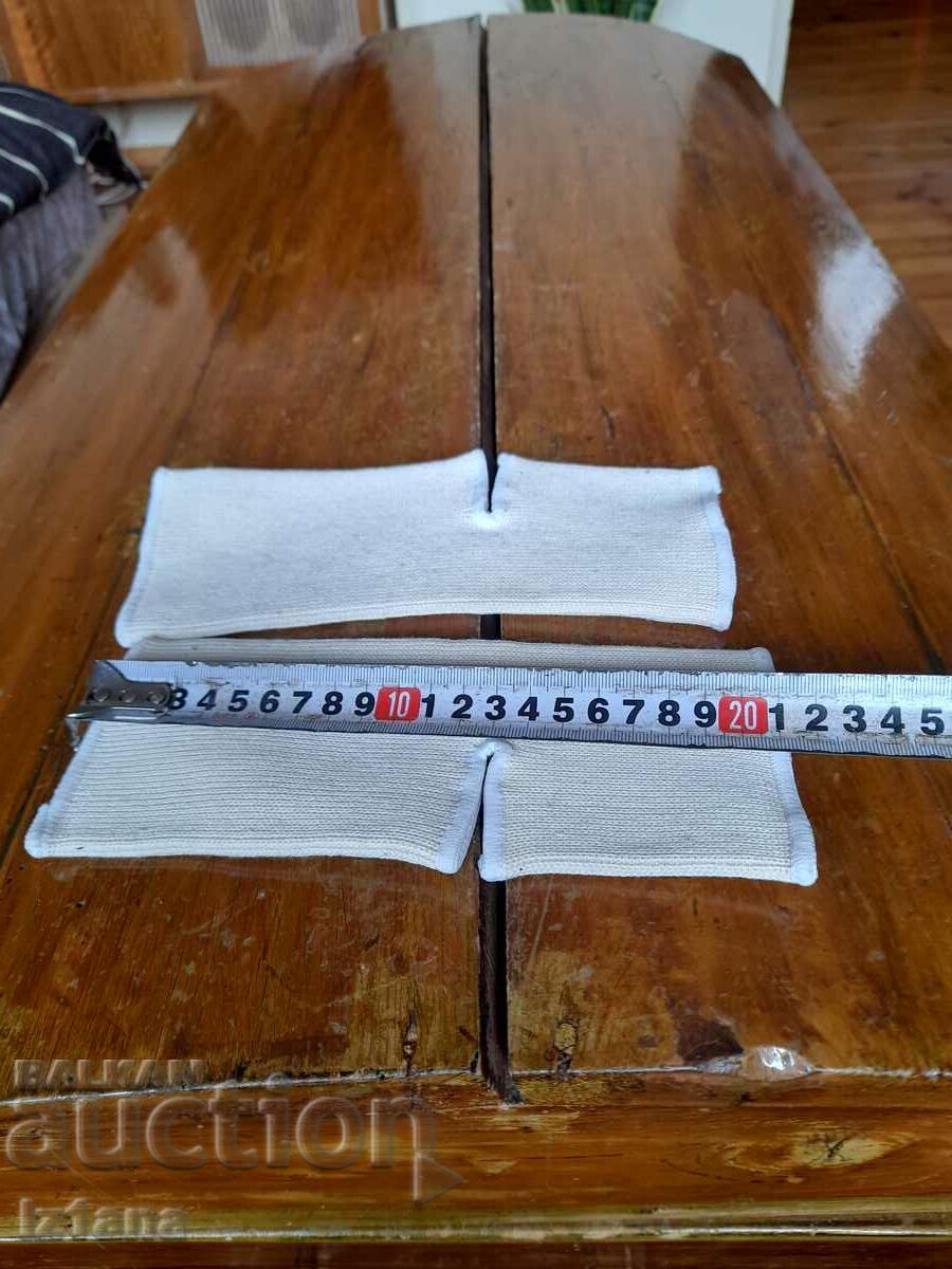 Old anklets with price 20.00 BGN | € 10.23 Old anklets with price 20.00 BGN | € 10.23