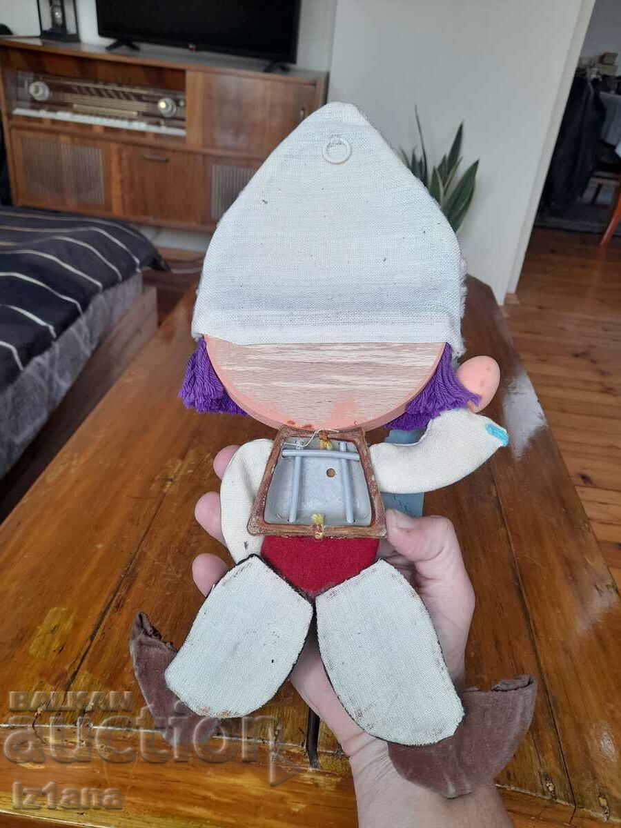 Delivery of Old wall doll Delivery of Old wall doll