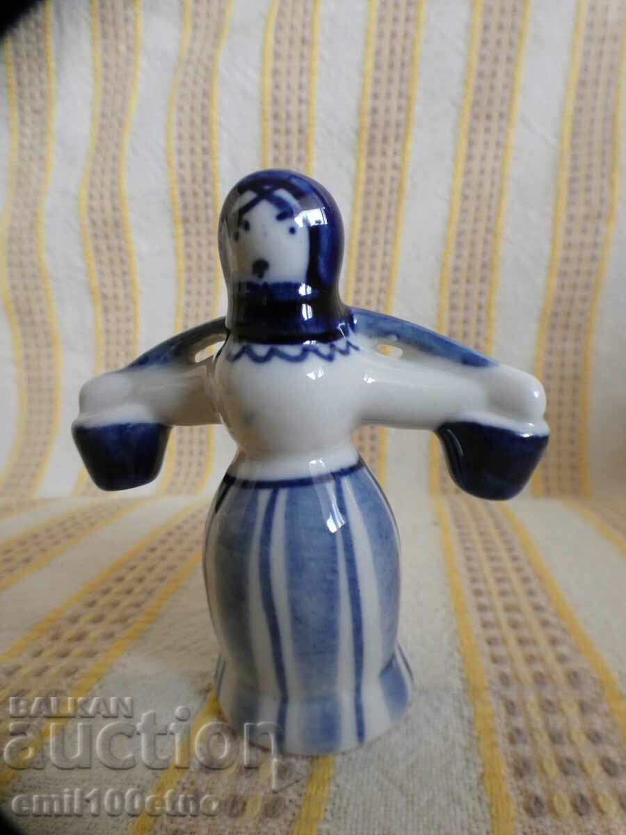 Figurină mică Femeie cu o pupă de porțelan Gzhel URSS