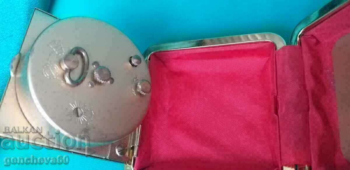 Delivery of EUROPA Vintage Travel Alarm Clock Delivery of EUROPA Vintage Travel Alarm Clock