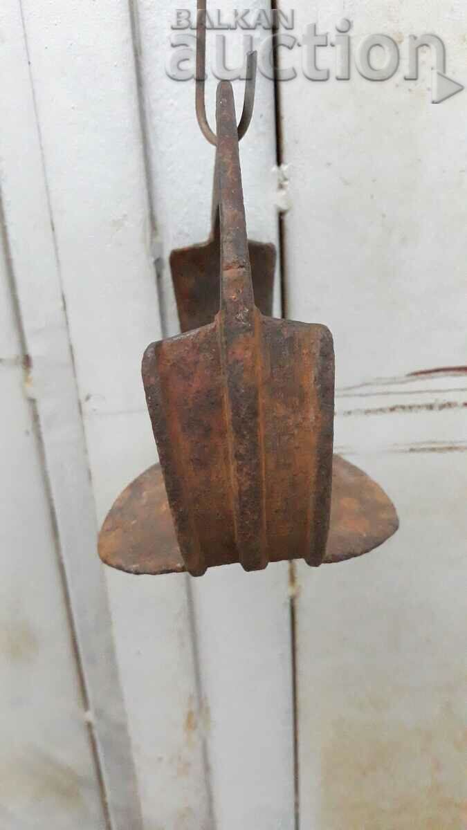 Delivery of antique stirrup for a cavalry horse Delivery of antique stirrup for a cavalry horse