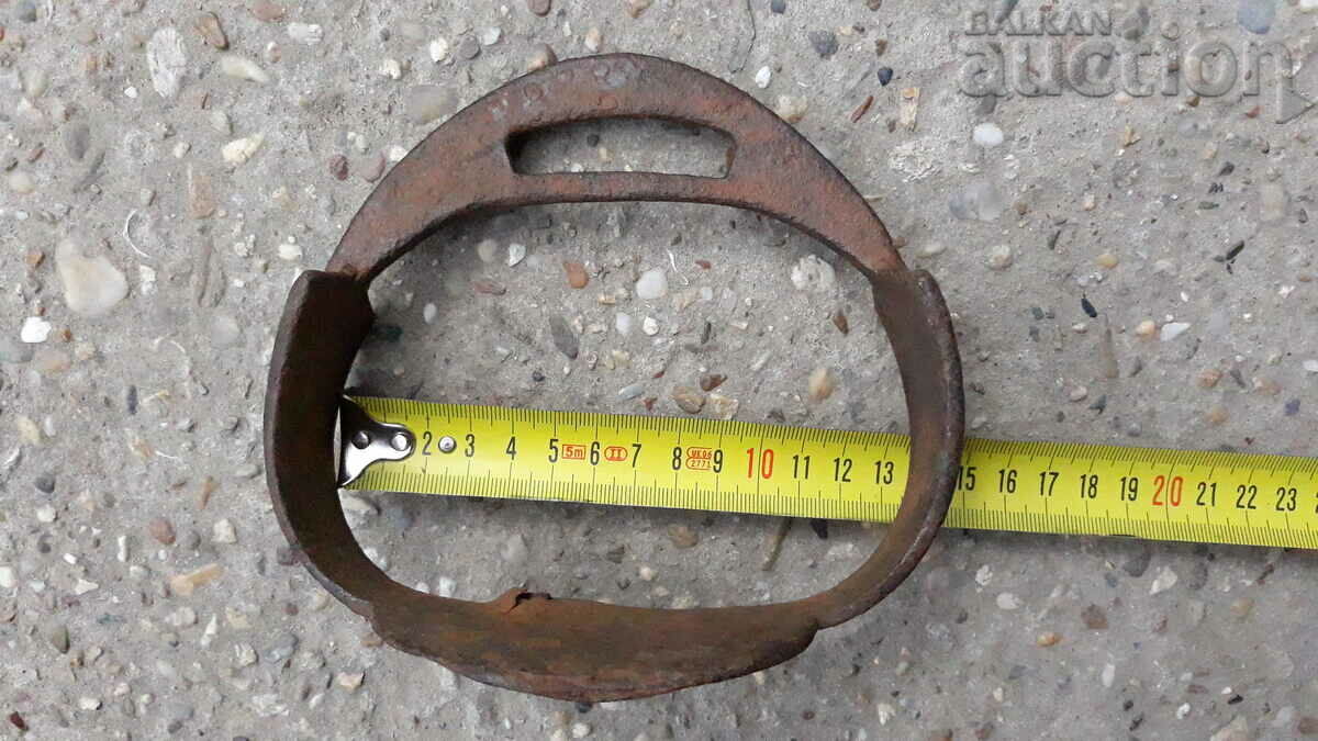 antique stirrup for a cavalry horse - 6 antique stirrup for a cavalry horse - 6