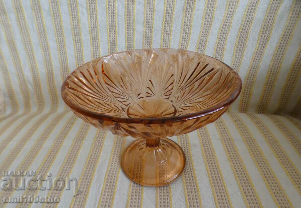 Fructei vechi din sticlă colorată frumos cu preț 18.00 BGN | € 9.20 Fructei vechi din sticlă colorată frumos cu preț 18.00 BGN | € 9.20