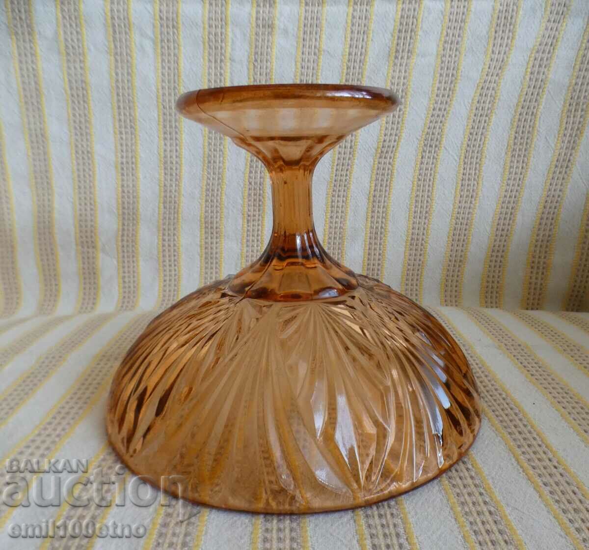 Livrarea Fructei vechi din sticlă colorată frumos Livrarea Fructei vechi din sticlă colorată frumos