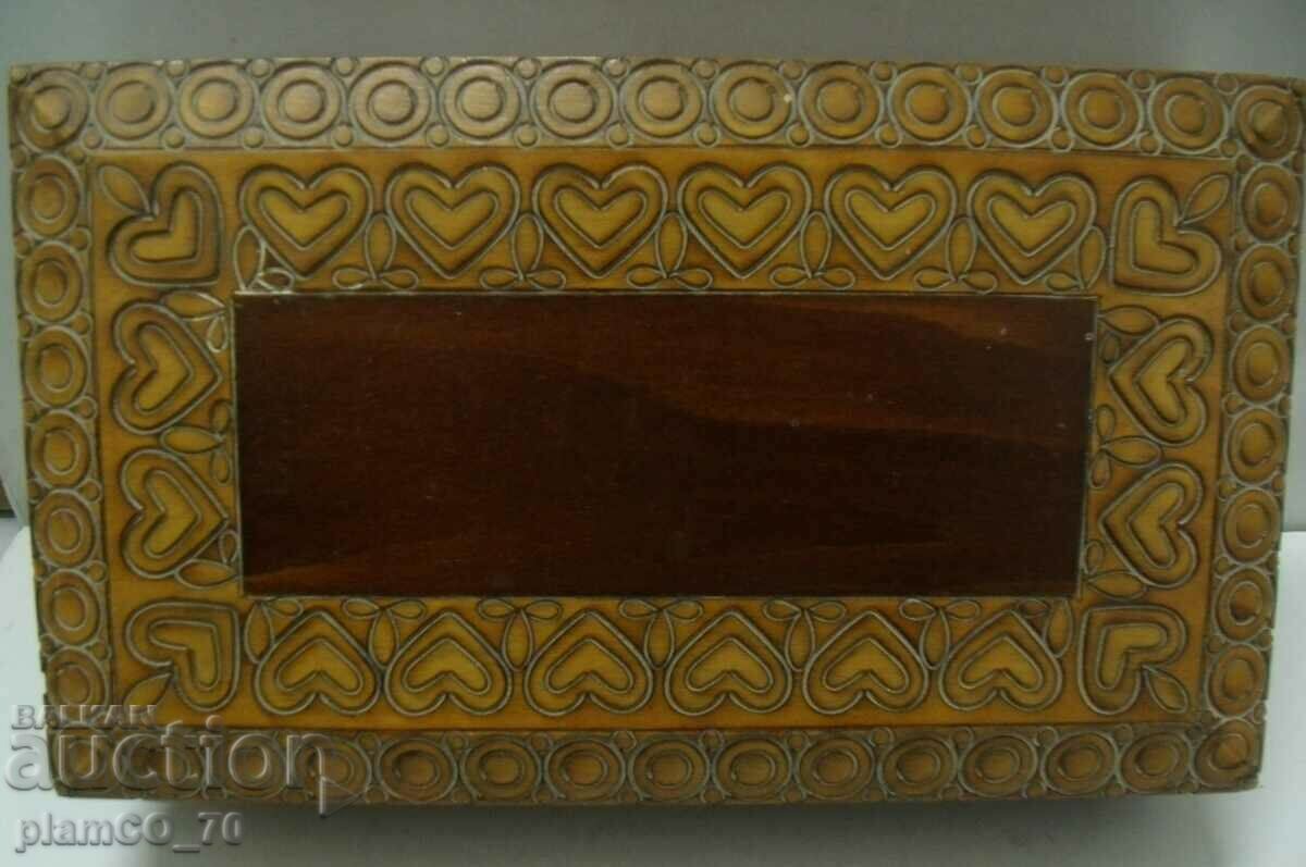 №*6916 стара дървена кутия  - с резбовани орнаменти