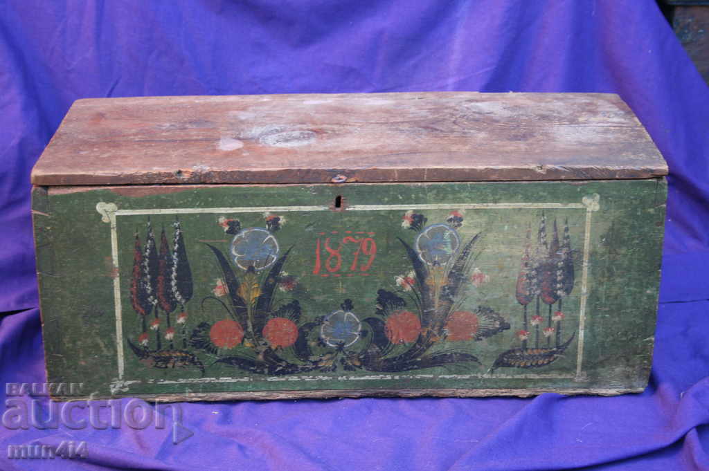 Автентичен 1879г. възрожденски стар дървен сандък ракла