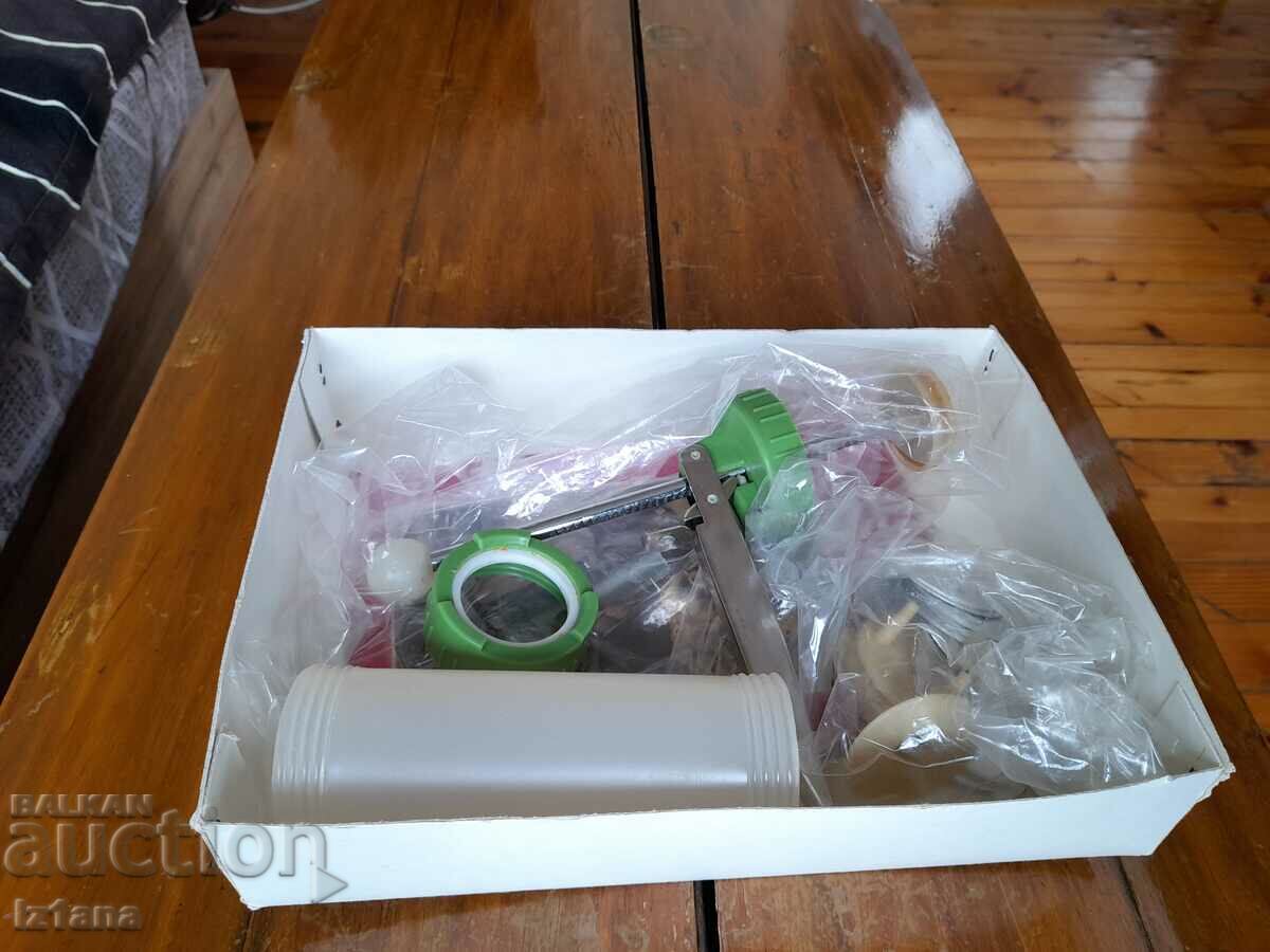 Old Universal 16 candy syringe with price 40.00 BGN | € 20.45 Old Universal 16 candy syringe with price 40.00 BGN | € 20.45