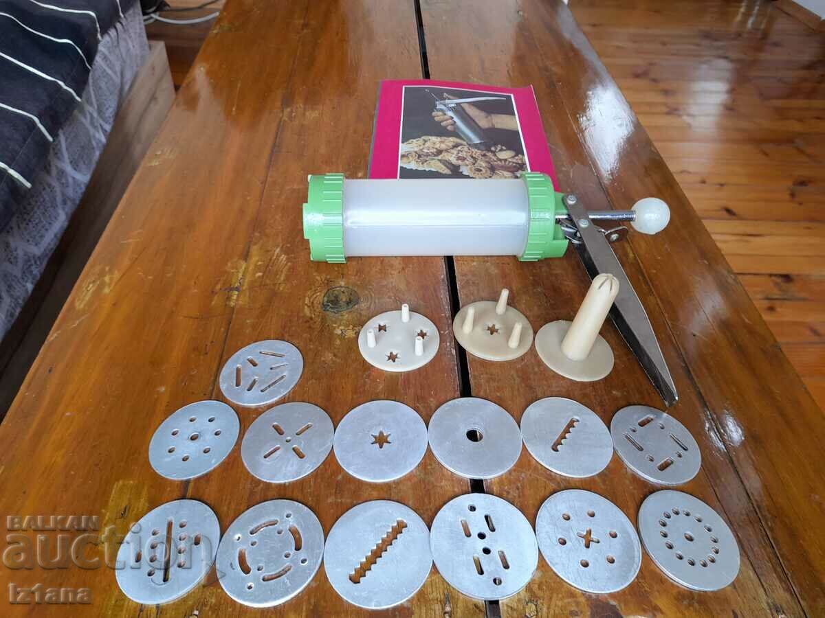 Auction Old Universal 16 candy syringe Auction Old Universal 16 candy syringe