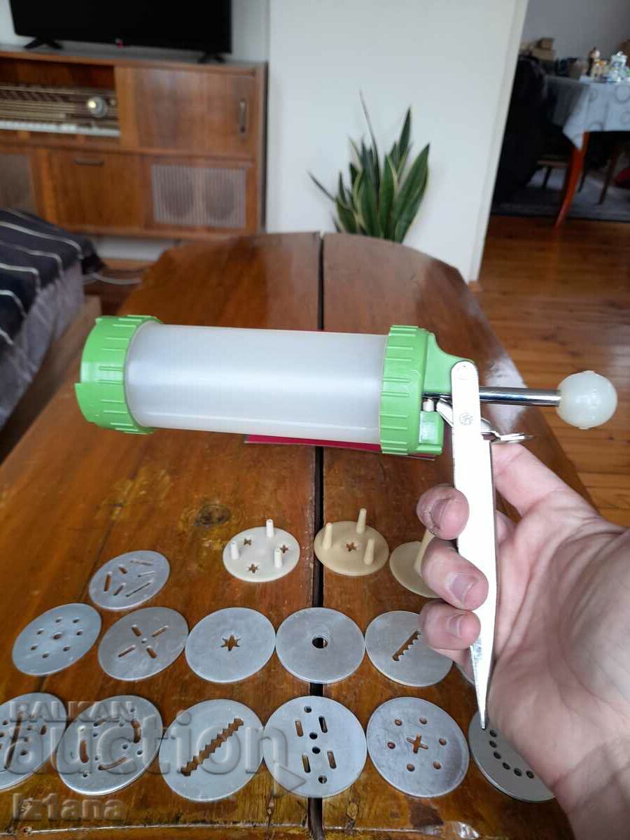 Delivery of Old Universal 16 candy syringe Delivery of Old Universal 16 candy syringe