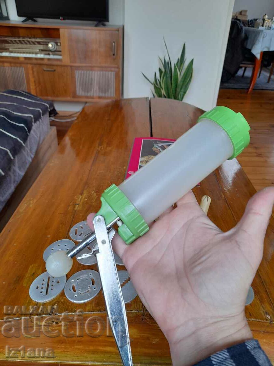 Old Universal 16 candy syringe - 6 Old Universal 16 candy syringe - 6