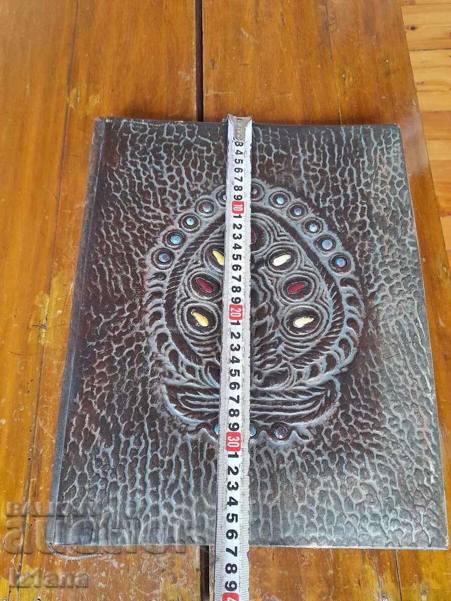 An old leather folder with price 40.00 BGN | € 20.45 An old leather folder with price 40.00 BGN | € 20.45