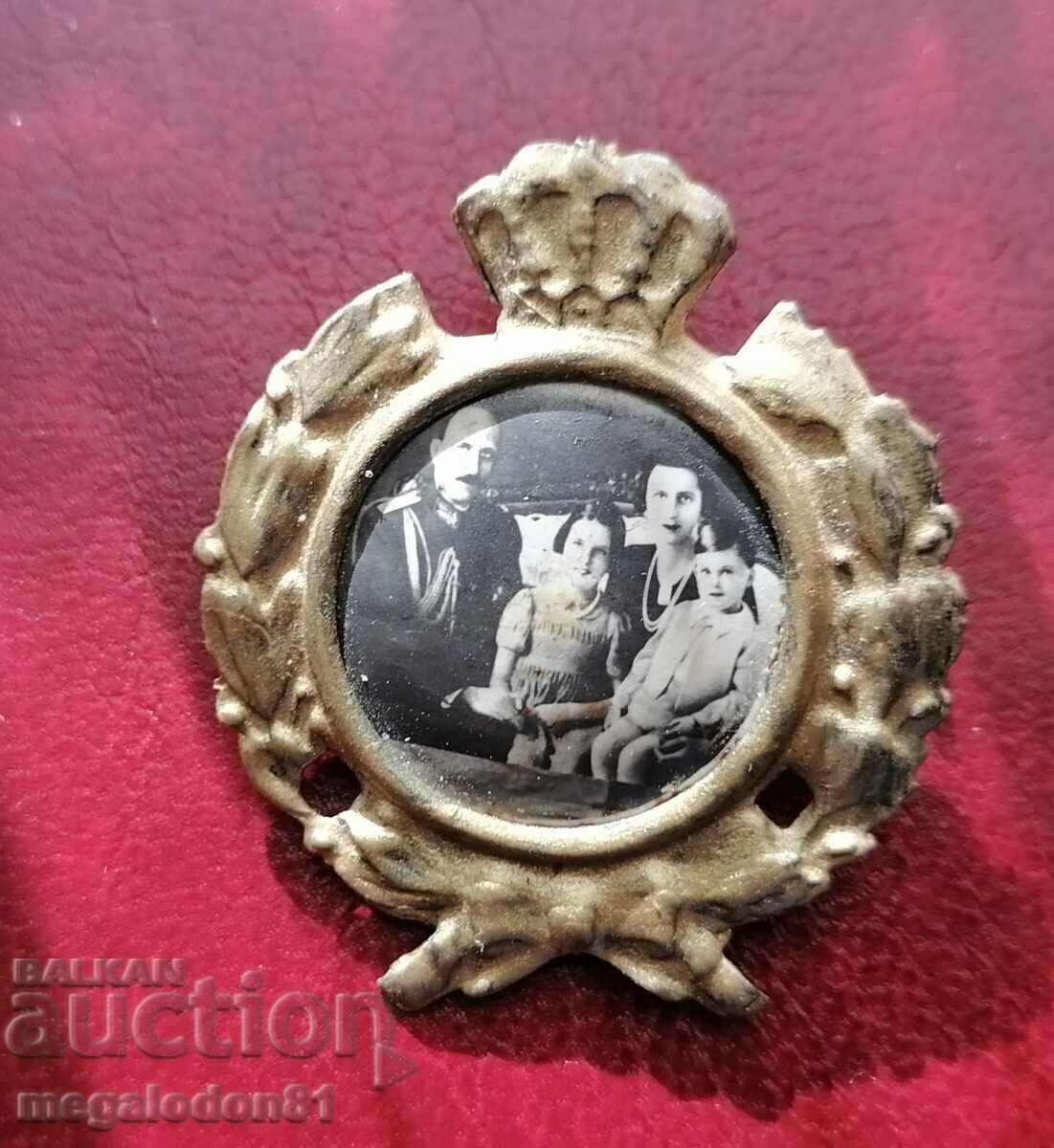 Царска брошка/значка -  Борис III  и царското семейство