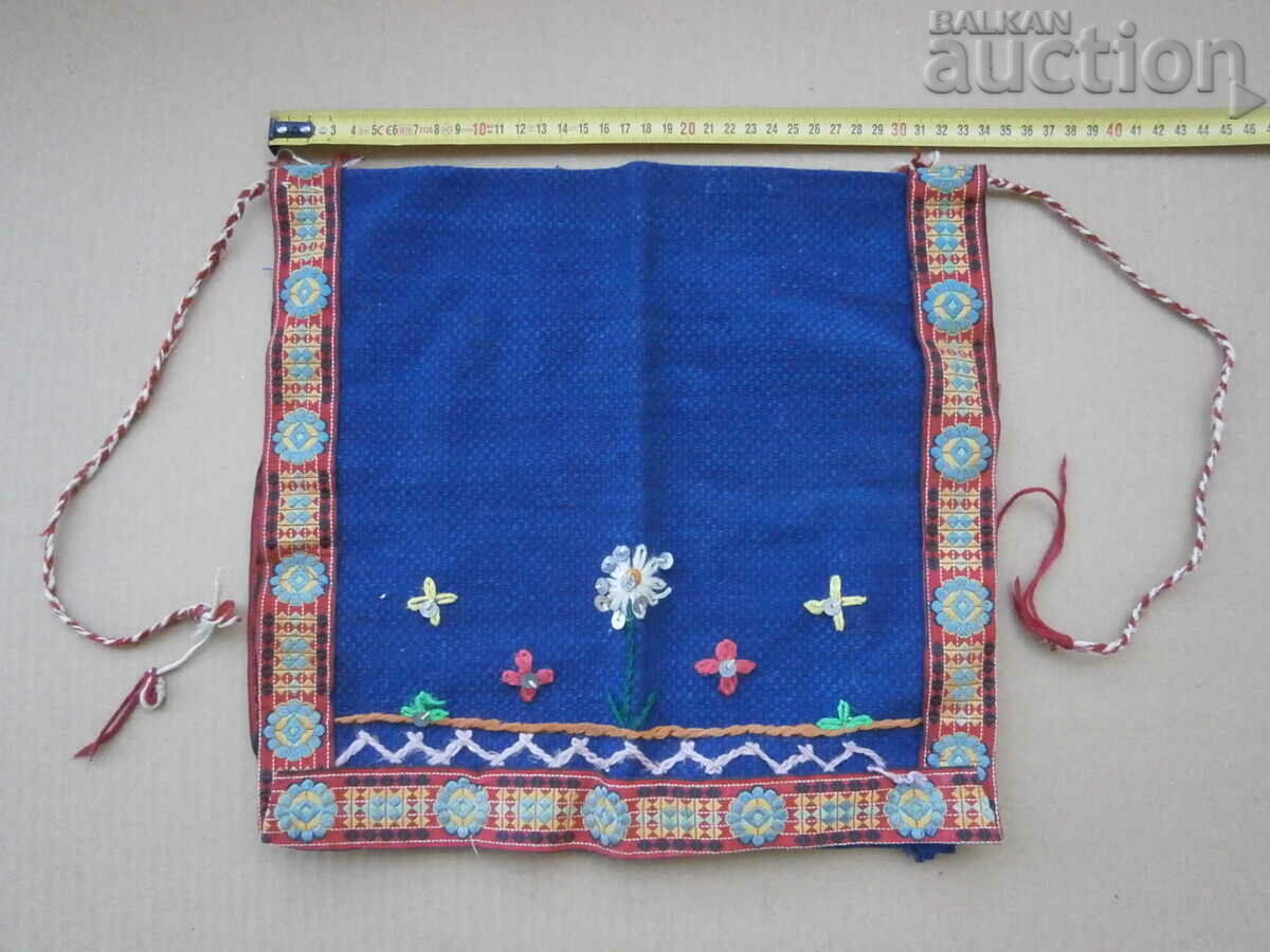 Auction A CHILD WEARING A FRIENDLY APRON Auction A CHILD WEARING A FRIENDLY APRON