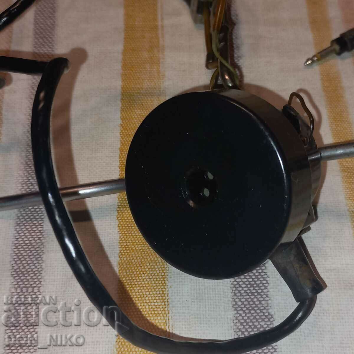 Aviator Headphones with price 70.00 BGN | € 35.79 Aviator Headphones with price 70.00 BGN | € 35.79