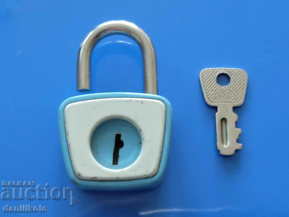 Auction *$*Y*$* OLD SMALL PADLOCK WITH KEY HUNGARY - EXCELLENT *$*Y*$* Auction *$*Y*$* OLD SMALL PADLOCK WITH KEY HUNGARY - EXCELLENT *$*Y*$*
