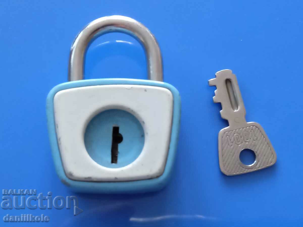 *$*Y*$* OLD SMALL PADLOCK WITH KEY HUNGARY - EXCELLENT *$*Y*$* - 7 *$*Y*$* OLD SMALL PADLOCK WITH KEY HUNGARY - EXCELLENT *$*Y*$* - 7