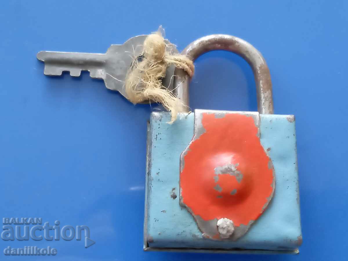 Auction *$*Y*$* OLD SMALL PADLOCK WITH KEY - EXCELLENT *$*Y*$* Auction *$*Y*$* OLD SMALL PADLOCK WITH KEY - EXCELLENT *$*Y*$*